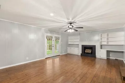 Living - 801 Park St, Gilmer, TX 75644 photo 5 of 5