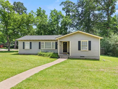 Exterior - 801 Park St, Gilmer, TX 75644 photo 2 of 5