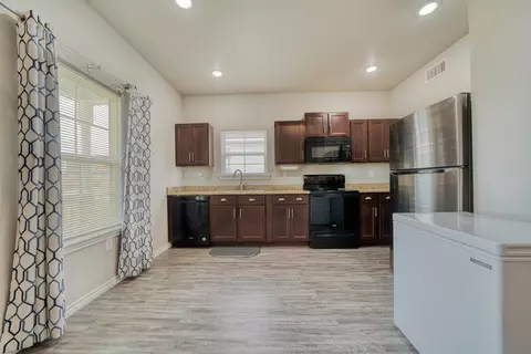Kitchen - 112 E Berkley, Longview, TX 75604 photo 1 of 2