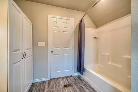Bath - 112 E Berkley, Longview, TX 75604 photo 2 of 2