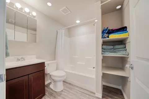 Bath - 112 E Berkley, Longview, TX 75604 photo 1 of 2