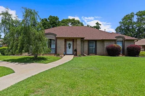 110 Northhill Ct, Longview, TX 75605