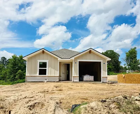 225 Spokane St, Gladewater, TX 75647