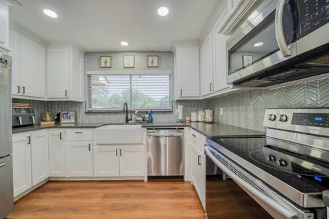 Kitchen - 176 Golf Rd, Gilmer, TX 75645 photo 4 of 5