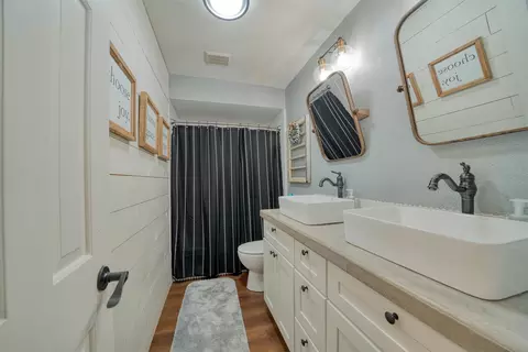 Bath - 176 Golf Rd, Gilmer, TX 75645 photo 2 of 2