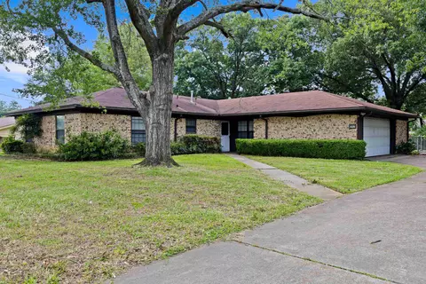2803 Amberwood Dr, Longview, TX 75605