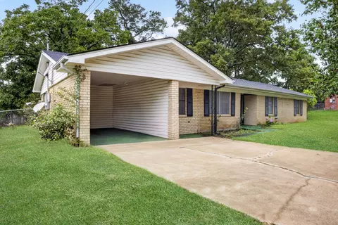 209 Meadowbrook Dr, Overton, TX 75684
