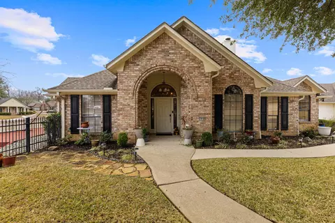 300 Mill Run Dr, Longview, TX 75604 photo 2