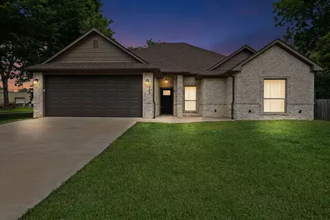 703 S Van Buren St, Henderson, TX 75654