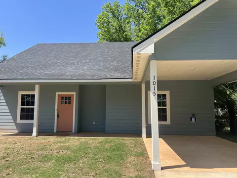 1015 El Paso, Longview, TX 75602