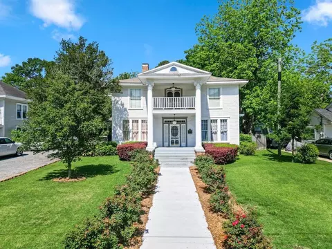 218 N Texas St, Pittsburg, TX 75686