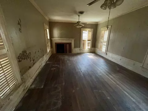 Living - 509 E Young, Longview, TX 75602 photo 3 of 4