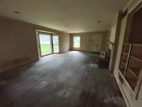 Living - 509 E Young, Longview, TX 75602 photo 2 of 4