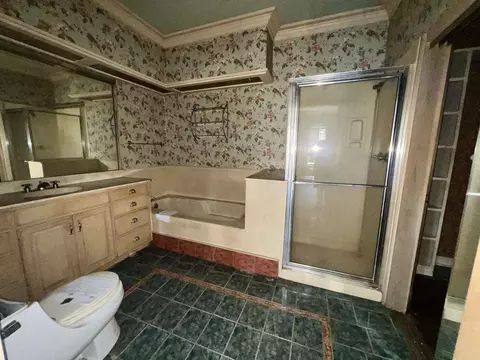 Bath - 509 E Young, Longview, TX 75602 photo 1 of 3
