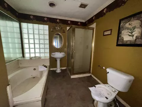 Bath - 509 E Young, Longview, TX 75602 photo 2 of 3
