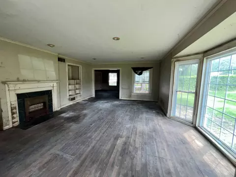 Living - 509 E Young, Longview, TX 75602 photo 1 of 4