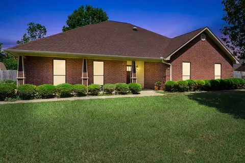 14937 Fargo Dr, Chandler, TX 75758