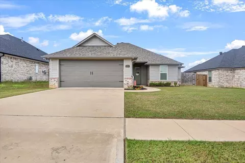 1802 Forestdale Blvd, Whitehouse, TX 75791