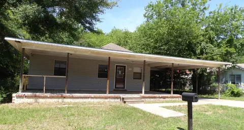 109 N Stewart St, White Oak, TX 75693
