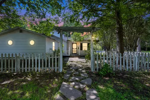211 E Bonham, Jefferson, TX 75657
