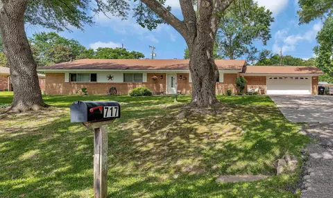 717 Kay Dr, Longview, TX 75601