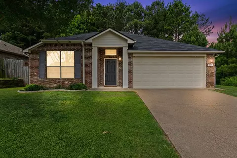 203 Claire Ln, Longview, TX 75605
