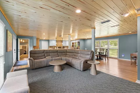 Living - 28 Rambling Rd, Longview, TX 75604 photo 2 of 5