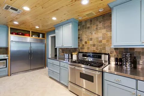 Kitchen - 28 Rambling Rd, Longview, TX 75604 photo 7 of 8