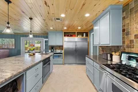 Kitchen - 28 Rambling Rd, Longview, TX 75604 photo 6 of 8