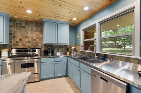 Kitchen - 28 Rambling Rd, Longview, TX 75604 photo 8 of 8