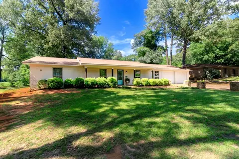 208 Fairview Dr, Longview, TX 75604 photo 1