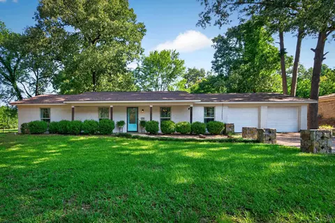 208 Fairview Dr, Longview, TX 75604