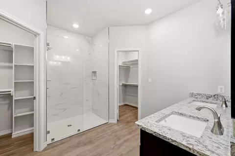 Bath - 514 Ranier, Longview, TX 75604 photo 1 of 2