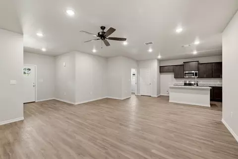 Living - 514 Ranier, Longview, TX 75604 photo 2 of 5