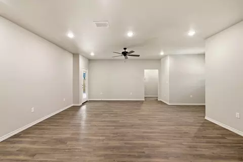 Living - 514 Ranier, Longview, TX 75604 photo 4 of 5
