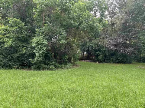 2106 Carthage St, Marshall, TX 75670