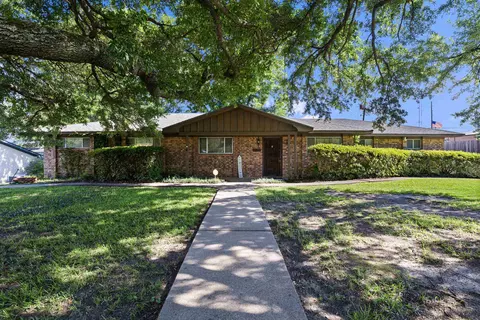 106 E Gladiola, White Oak, TX 75693