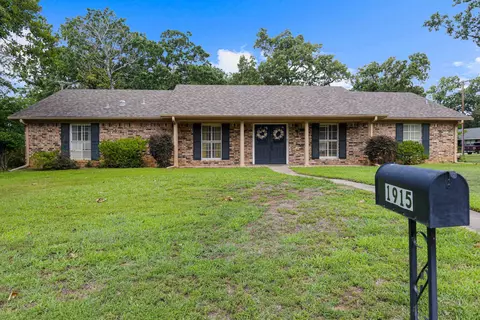 1915 Sunshine Sq, Longview, TX 75601