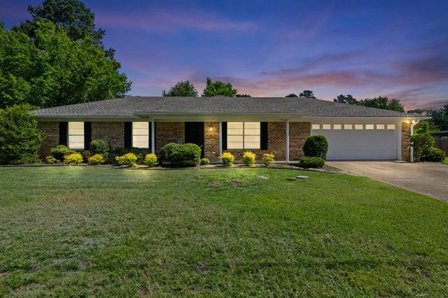 907 Robin Ln, White Oak, TX 75693