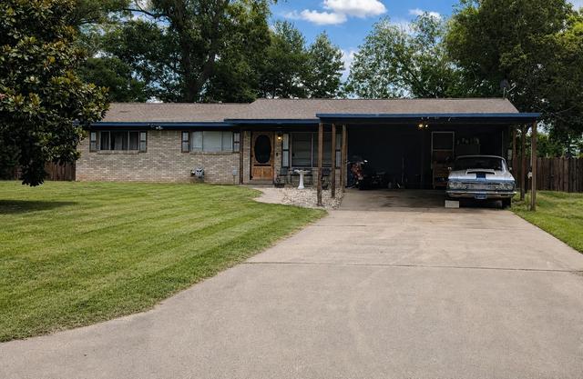 112 N Thomas Rd, White Oak, TX 75693