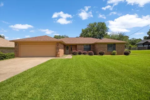 1910 Inglewood St, Henderson, TX 75654
