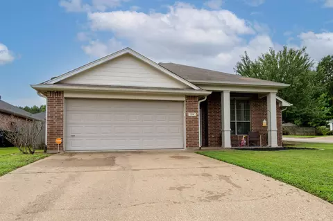 214 Mcclendon Ln, Longview, TX 75604
