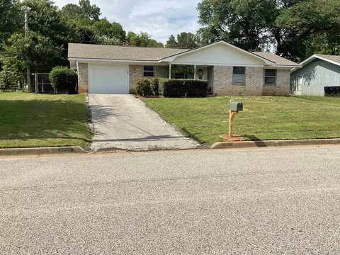 1603 Clearwood Dr, Longview, TX 75604