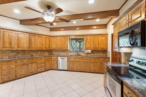 806 Toler Ct, Longview, TX 75604 photo 12