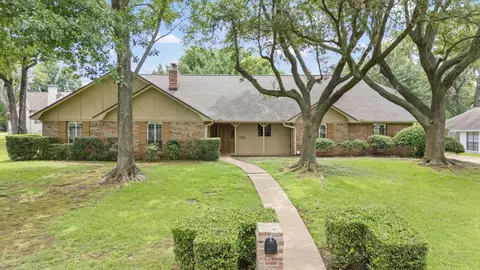 806 Toler Ct, Longview, TX 75604