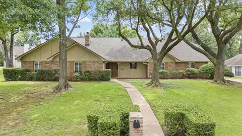 806 Toler Ct, Longview, TX 75604