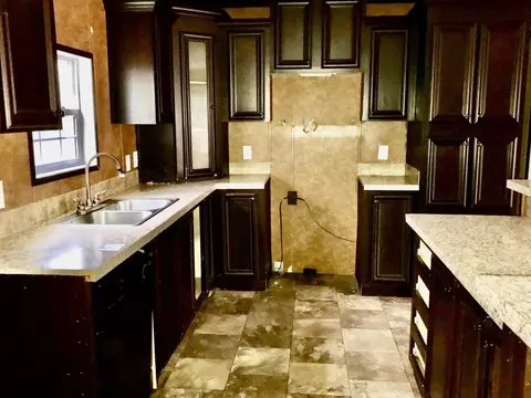 155 Berry Ln, Marshall, TX 75670 photo 5