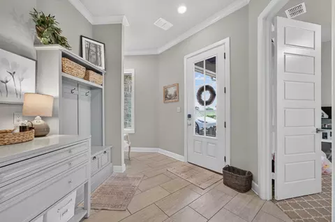 Entry Way - 5511 Mccann Rd, Longview, TX 75605 photo 6 of 7