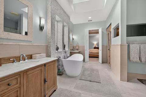 Bath - 5511 Mccann Rd, Longview, TX 75605 photo 3 of 7