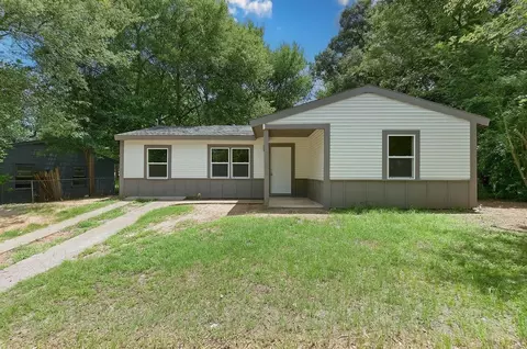 444 Bowie St, Lone Star, TX 75668